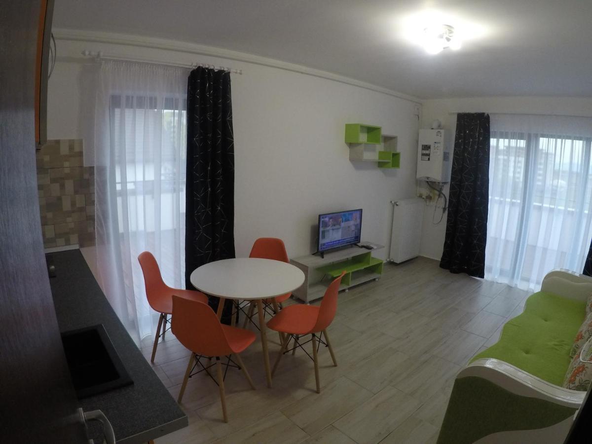 Ama Apartament Cu Terasa 50 Mp & Parcare Braşov Esterno foto