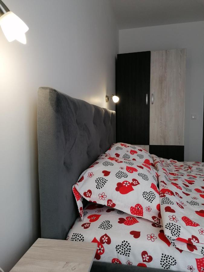 Ama Apartament Cu Terasa 50 Mp & Parcare Braşov Esterno foto