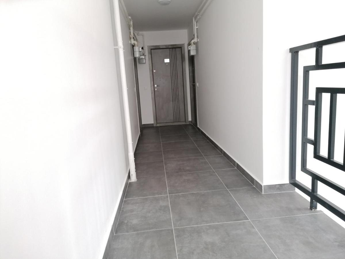 Ama Apartament Cu Terasa 50 Mp & Parcare Braşov Esterno foto
