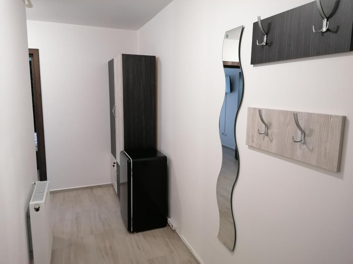 Ama Apartament Cu Terasa 50 Mp & Parcare Braşov Esterno foto