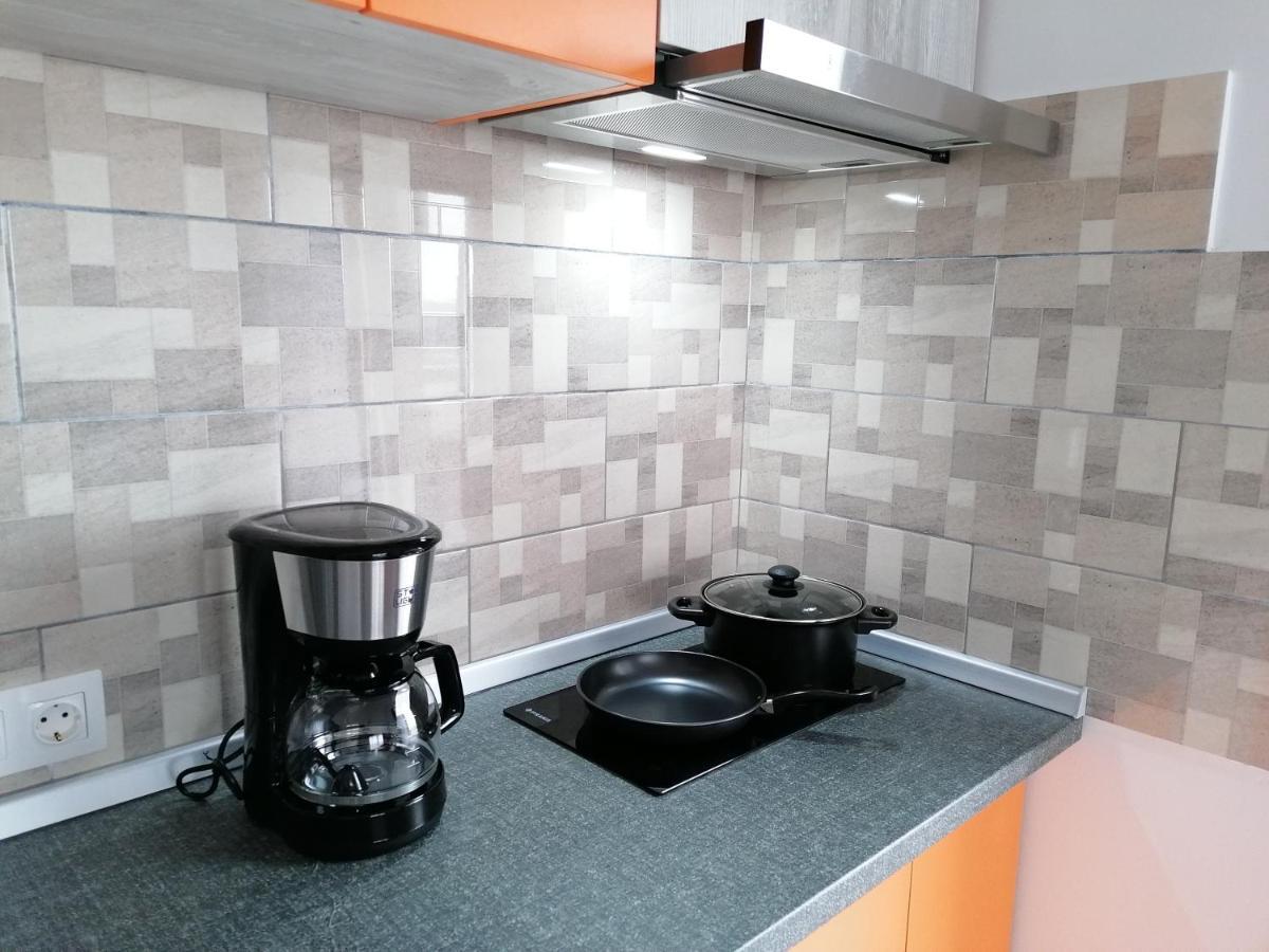 Ama Apartament Cu Terasa 50 Mp & Parcare Braşov Esterno foto