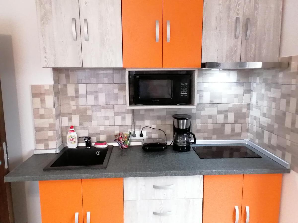 Ama Apartament Cu Terasa 50 Mp & Parcare Braşov Esterno foto