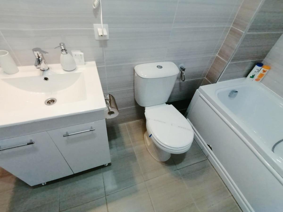 Ama Apartament Cu Terasa 50 Mp & Parcare Braşov Esterno foto